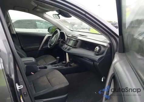 2017 Toyota Rav4 Le z USA, uszkodzony, nr VIN JTMZFREV8HJ700529